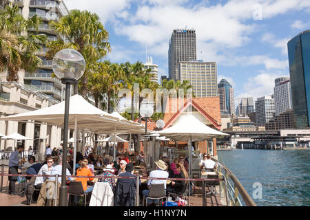 Circular Quay dans le centre-ville de Sydney avec des magasins, cafés, bureaux, populaire auprès des visiteurs à Sydney, Australie Banque D'Images