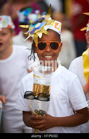 Anniversaire à l'occasion du Carnaval 2015 Cowley Road à Oxford Banque D'Images