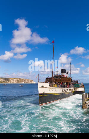 Le Waverley Paddle Steamer à Swanage Bay, Swanage, Dorset UK en septembre, lors d'une magnifique journée ensoleillée et chaude Banque D'Images