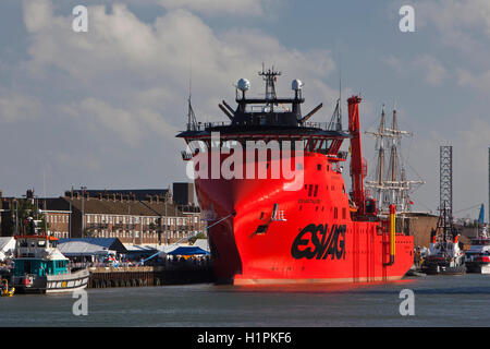 L'opération de service Esvagt Navire (SOV) pour l'industrie de l'énergie offshore, amarrée à Great Yarmouth Festival maritime. Banque D'Images