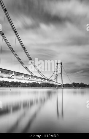 Image d'un pont de chemin de fer abandonnée à Putrajaya Banque D'Images