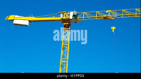 Grue dans le ciel brouillé abstract Banque D'Images