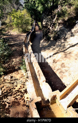 Aqueduc romain dans Colorado Provençal à Rustrel, dans le sud de la France Banque D'Images