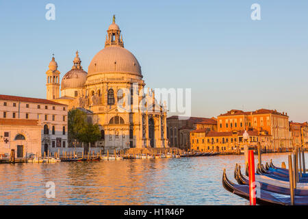 Basilica di Santa Maria della Salute, le Grand Canal à Venise, Vénétie, Italie, Europe. Banque D'Images