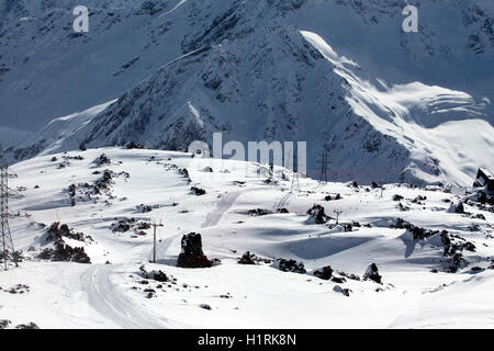 Vue sur le mont Elbrouz - le point le plus élevé de l'Europe. La Russie. Caucase. Banque D'Images