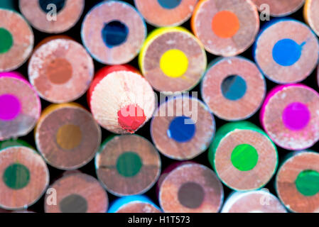 Close up shot macro de crayons de couleur, de l'éducation et la créativité concept Banque D'Images