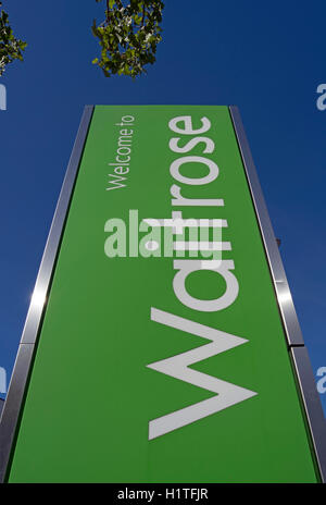 Bienvenue à waitrose pilier inscription à une succursale de la chaîne de supermarchés à raynes Park, Londres, Angleterre Banque D'Images