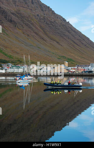 L'Islande, Fjords de l'Ouest. Isafjordur, la plus grande ville dans Westfjors avec environ 3 000 personnes. Banque D'Images