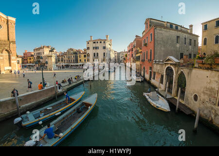 Photos grand angle dans les canaux de Venise. Banque D'Images