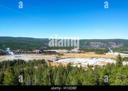 Grand angle vue de dessus la partie supérieure Geyser Basin dans le Parc National de Yellowstone Banque D'Images