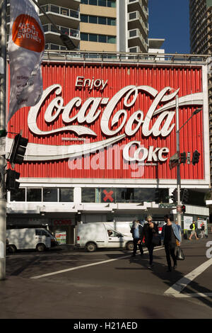 Célèbre billboard pour Coca Cola King's Cross Sydney NSW Australie Banque D'Images