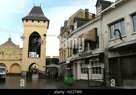 Cafés bars et boutiques sur Grotestraat Centrum dans la ville de marché de Valkenburg South Holland Limburg Pays-Bas NL 2016 Banque D'Images