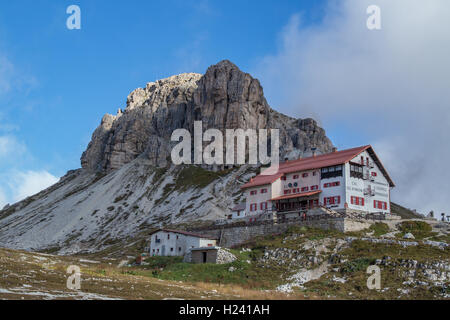 Hut à trois pics / Tre Cime di Lavaredo / Drei Zinnen Hütte dans les Dolomites italiennes - Südtirol / Chatillon / Veneto - Italie Banque D'Images