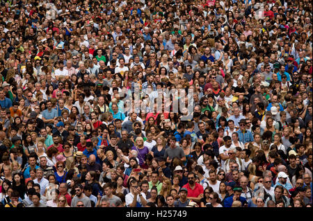 Barcelone, Espagne. Sep 24, 2016. Le 24 septembre, 2016 - Barcelone, Catalogne, Espagne - la foule à tours humaines pendant la Jornada Castellera (tours humaines jour) tenue à Barcelone pour la Merce Festival (Festes de la Merce). Crédit : Jordi Boixareu/Alamy Live News