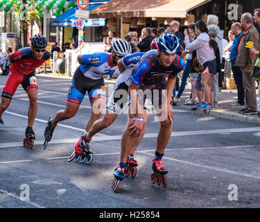 Berlin Allemagne, 24 septembre 2016. Rollers en ligne passent par Rosenthalerplatz au cours de l'assemblée annuelle de patinage à roues Crédit : marathon Eden Breitz/Alamy Live News Banque D'Images