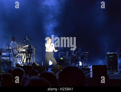 Bucarest, Roumanie. 24 Septembre, 2016. 2016 IMAPP : Róisín Murphy sur scène dans Piata Constitutiei Crédit : Douglas MacKenzie/Alamy Live News Banque D'Images