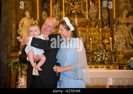 Parme, Italie. Sep 24, 2016. Carlos Prince et Princesse Annemarie de Bourbon de Parme introduire leur fils Carlos(24-04-2016) à Parme, Italie, 24 septembre 2016. Photo : Patrick van Katwijk/ POINT DE VUE - PAS DE FIL - SERVICE/dpa/Alamy Live News Banque D'Images