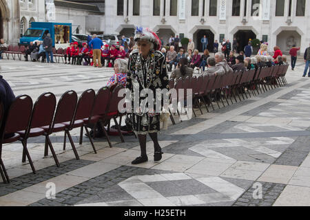 London UK, 25 septembre 2016. Pearly Kings and Queens se rassemblent pour célébrer l'abondance de la moisson d'automne à la London Guildhall Crédit : amer ghazzal/Alamy Live News Banque D'Images