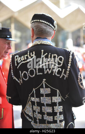 Guildhall Yard, London, UK. 25 septembre 2016. Pearly Kings Queens Harvest Festival Guildhall yard Banque D'Images