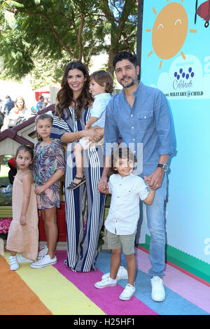 CULVER CITY, CA - 24 SEPTEMBRE : Ali Landry, Alejandro Monteverde, Monteverde, Estela Marcelo Monteverde, Monteverde Valentin assiste à l'étape2 & favorisés.par présenter la 5e édition de la manifestation de sensibilisation à la sécurité chez Sony Pictures Studios le 24 septembre 2016 à Culver City, Californie. (Crédit : Parisa Afsahi/MediaPunch). Banque D'Images