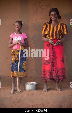Namina village, province de Nampula, Mozambique, Août 2015 : la vie quotidienne dans le village près de la maison de Maria Albino. Photo de Mike Goldwater Banque D'Images