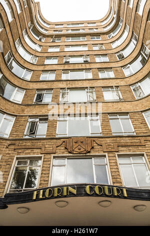 Vue de l'extérieur de l'Art Déco entrée de Florin Cour, Charterhouse Square, Londres Banque D'Images