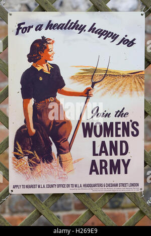 'Pour un signal d'information en santé et heureux travail' 'inscrivez-vous la Women's Land Army" Banque D'Images