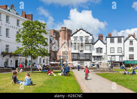 Royal Clarence Hotel, St Martins church et Mols coffee house Cathedral Green Devon England UK GB EU Europe Banque D'Images