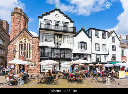 L'église St Martins et Mols coffee house Cathedral Close Devon England UK GB EU Europe Banque D'Images