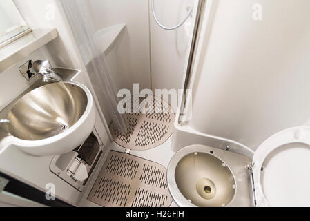 Moscou, Russia-December 01,2016. Toilettes et douche dans express Strizh Banque D'Images