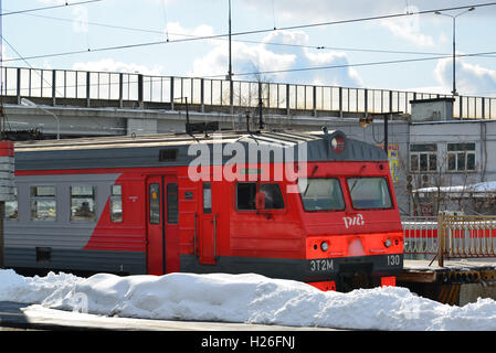 Zelenograd, Russie - février 27. 2016. La gare ferroviaire de banlieue à Krioukovo Banque D'Images