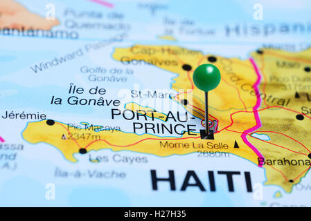 Port-au-Prince coincé sur une carte d'Haïti Banque D'Images