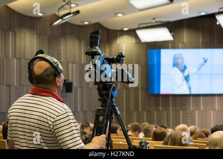 Vidéographe rend à la conférence de diffusion en ligne Banque D'Images