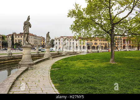 Fragment de Prato della Valle à Padoue, Vénétie. Piazza de Prato della Valle. L'Italie. Banque D'Images