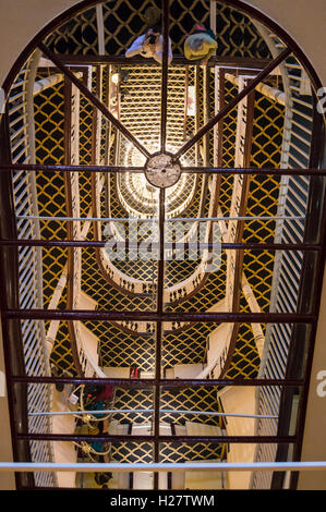 Intérieur de l'Hôtel Britannia, ancien entrepôt textile Watts, 1851-1856 par Travis & Magnall, Portland Street, Manchester, Angleterre Banque D'Images