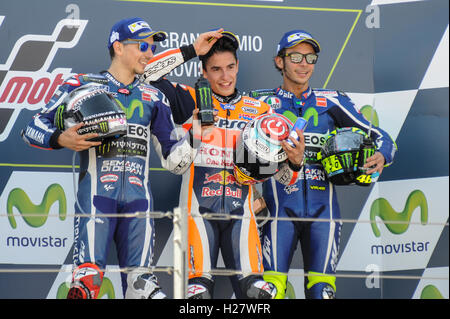 Alcaniz, Espagne. 25 Septembre, 2016. De gauche à droite : Jorge Lorenzo, Marc Márquez et Valentino Rossi. Honda pour Marc Marquez a prolongé sa tête du championnat MotoGP avec une confortable victoire du Grand Prix d'Aragon devant Yamaha de Jorge Lorenzo et Valentino Rossi. Credit : Gaetano Piazzolla/Pacific Press/Alamy Live News Banque D'Images