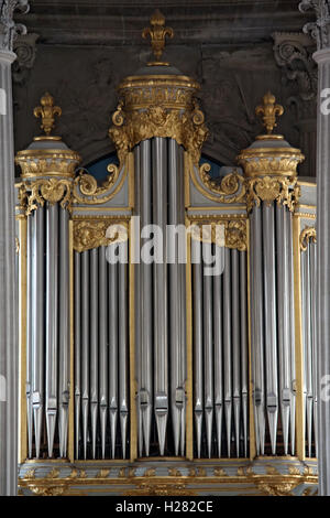Les organes de l'église décorée. Organes de style baroque. Banque D'Images