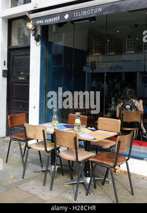 Une centaine d'Islington Upper street restaurant, Islington, Londres Banque D'Images