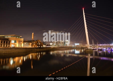 La nuit de la rivière Tawe Banque D'Images