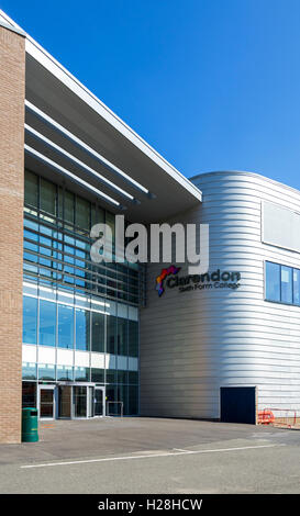 Le Clarendon College Building (IBI Taylor Young 2015), Ashton en vertu de Lyne, Tameside, Greater Manchester, Angleterre, Royaume-Uni. Banque D'Images