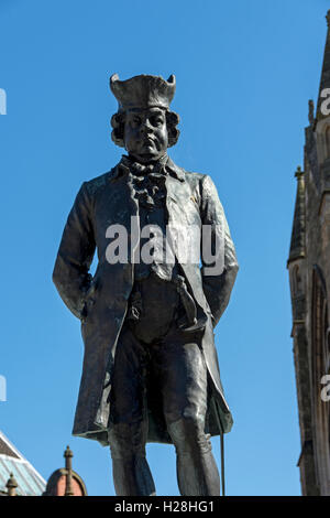 Statue de James Boswell par Percy Hetherington Fitzgerald, au Market Square, Lichfield, Staffordshire, England, UK Banque D'Images