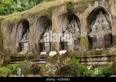 L'INDONÉSIE, Bali, Tampaksiring, Gunung Kawi, rock cut candi sanctuaires dédiés au Roi Anak Wungsu Banque D'Images