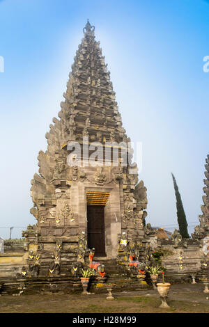 L'INDONÉSIE, Bali, Batur, Pura Ulun Danu Batur, niveau 11 de Meru culte temple original, tôt le matin Banque D'Images