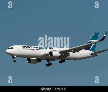 WestJet Airlines Boeing 767-300ER C-GOGN jetliner Banque D'Images