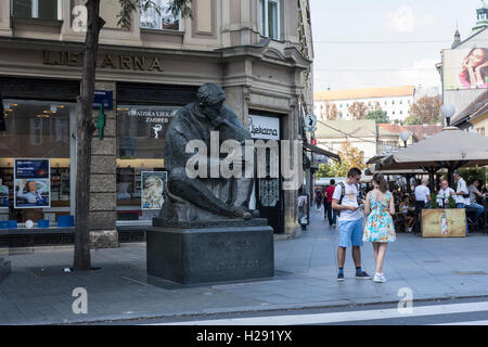 La statue de Nikola Tesla à Zagreb Banque D'Images