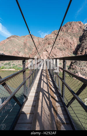 Bright Angel Trail Kaibab, pont suspendu, pont au-dessus de la rivière Colorado, le Parc National du Grand Canyon, Arizona, USA Banque D'Images