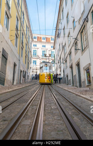 Ascensor da Bica, Bica funiculaire, Calçada da Bica Pequena, Lisbonne, Portugal Banque D'Images