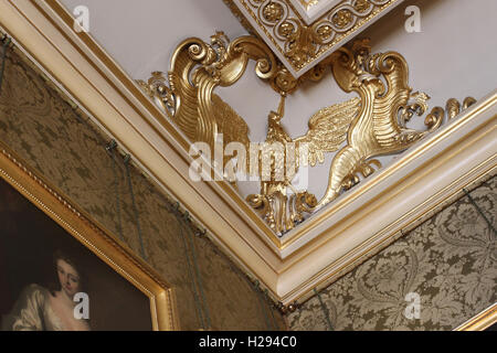 Plafond orné dans une des chambres de l'État à Blenheim Palace Banque D'Images