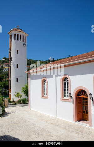St Johns et tour de l'horloge de l'église Île Ithaque Kioni Îles Ioniennes Grèce Banque D'Images