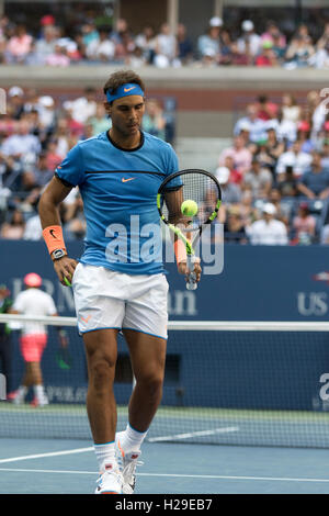 Rafael Nadal (ESP) en concurrence dans l'US Open 2016 Banque D'Images